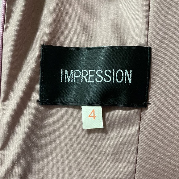 Impression Women’s Satin Polyester Mauve colored cocktail dress. Size 4. - Picture 4 of 5